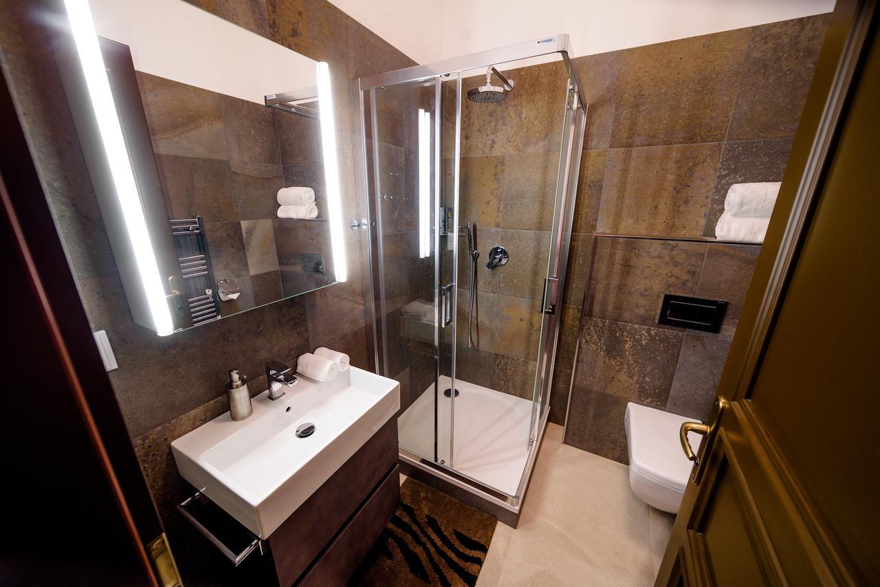 Fifty Shades Of Gray Studio, City Center Hradec Kralove Luaran gambar